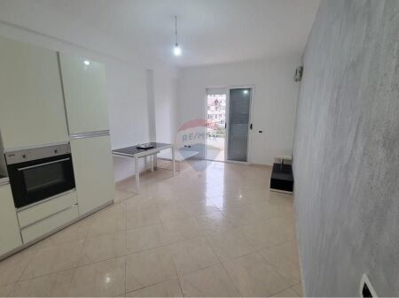 * 2+1+2 per shitje Durres - Plazh