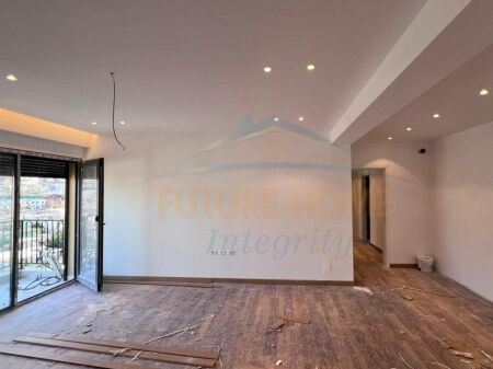 Shitet, Apartament 2+1, Porcelan