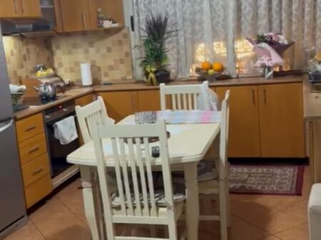 Vendesi in vendita appartamento 2+1 in via Sami Frasheri