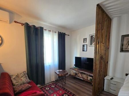 Garsoniere per Qira tek 21 Dhjetori - 42,000 ALL