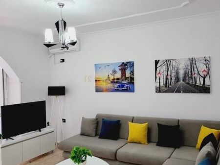 Shkolla e kuqe-Apartament 1+1 me qera