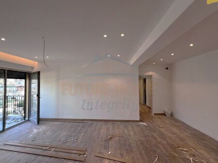 In vendita, Appartamento 2+1, Porcelan, Tirana.