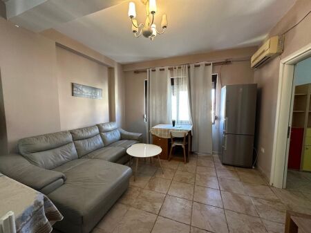 Rruga Mine Peza,prane Prokurorise Tirane  jepet me qera apartament,3+1+2,i mobiluar.70,000Leke   