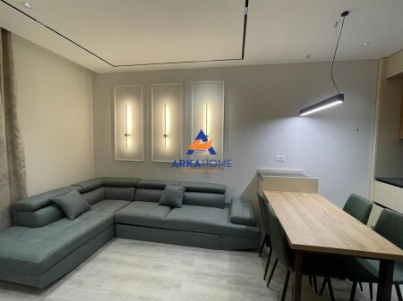 JEPET APARTAMENT ME QERA 2+1+2+GARAZH+BALLKON "UNIVERS CITY" 55000 LEKE