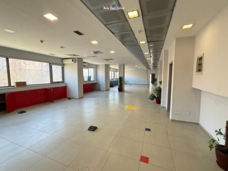 Ufficio in affitto in Via Kavaja (ID BZ2800) Tirana
