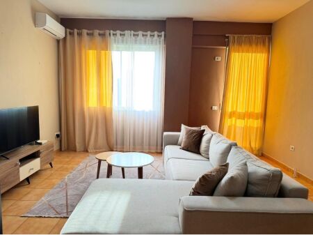 Apartament 1+1 per qira tek rruga e Barrikadave!