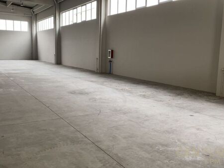 MAGAZINE PER QERA NE AUTOSTRADEN TIRANE DURRES