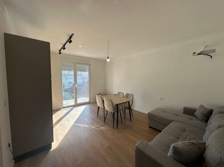 Appartamento 1+1+Parcheggio in affitto a Shkoze.