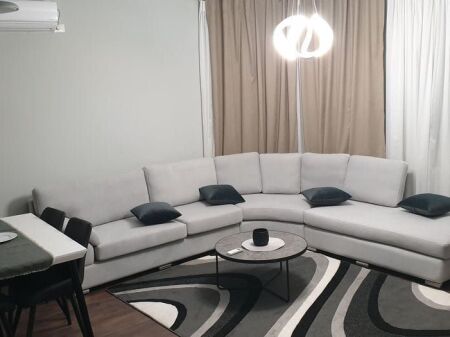 📣 QERA Apartament 1+1 📍 Midis Bulevardit Te Ri Dhe 5-Majit 🛣️ Rruga "Besa" ✨ 💶 Cmimi 45.000 Leke/Muaj