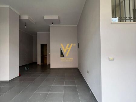 AFFITTASI NEGOZIO 50 M2 A BUNKART 400 EURO