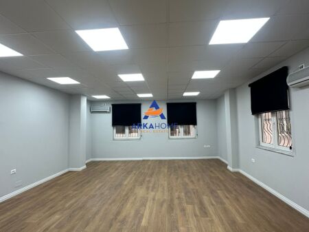 JEPET ME QERA AMBIENT ZYRE 68M2 "NE QENDER TE TIRANES" 1100 EURO