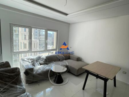 AFFITTASI APPARTAMENTO 1+1+BALCONE "ZOGU I ZI" 900 EURO