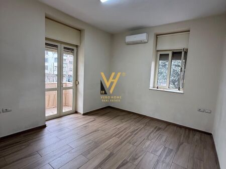 JEPET ZYRE 75 M2 ME QERA TE BULV. ZOGU I PARE 100.000 LEKE