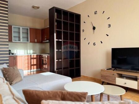 Apartament 1+1 per qira tek Rruga e Barrikadave!