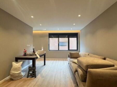 Shitet apartament 1+1 i mobiluar në Kompleksin Xheluks,Rruga e Elbasanit!