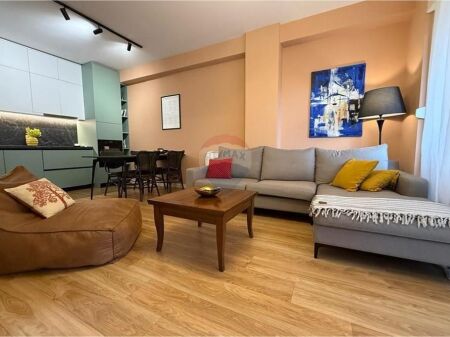 Apartament - Për Shitje - Rruga e Barrikadave, Tiranë(ID: 530571001-250)