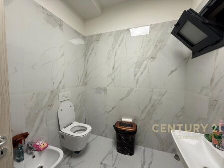 AMBIENT ZYRASH ME QERA TEK RRUGA E KOSOVARVE