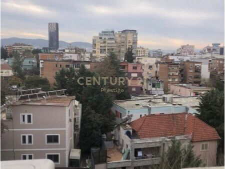 SHITET APARTAMENT 3+1+2 ME POST PARKIMI TEK AMBASADA AMERIKANE