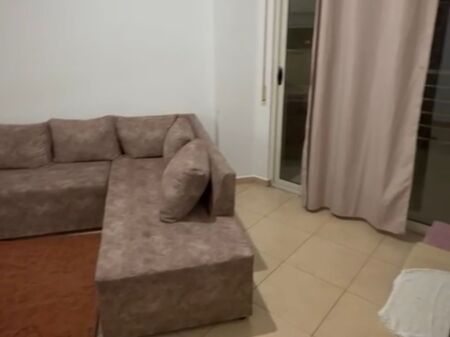 1+1,i mobiluar,rruga peti liqeni i thate,kompleksi Lim Em,400 euro