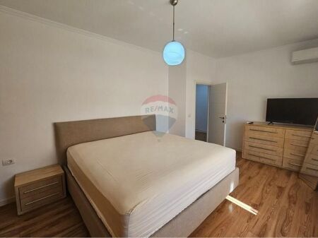 Apartament 1+1 per qira tek Rruga e Barrikadave!