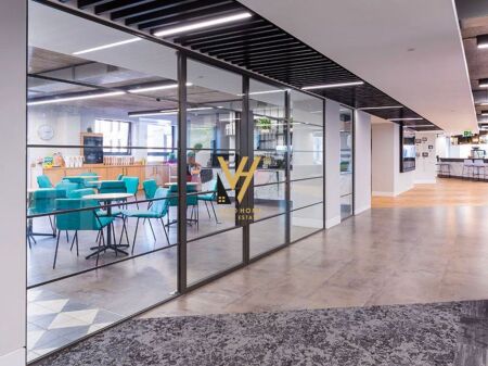 BUSINESS PREMISES 220 M2 FOR RENT AT WILLSON SQUARE 3,300 EURO