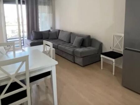 Apartament 1+1 me qira tek Kontakti