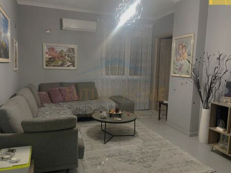 Shitet, Apartament 2+1, Misto Mame