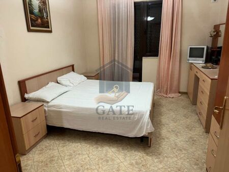 Jepet me qira Apartament 1+1 ne Plazh Iliria, Durres.
