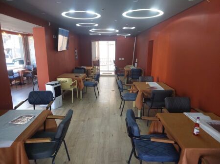 🏢 JEPET AMBJENT ME QIRA – 📍RRUGA “5 MAJI”