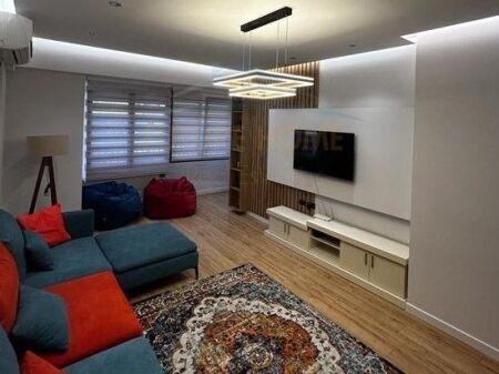 Qira, Apartament 2+1+2, 21 Dhjetori