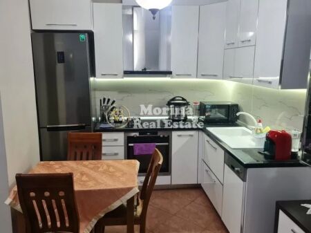 Qera | Apartament 2 + 1 | Sheshi Skënderbej | 1200 €/muaj