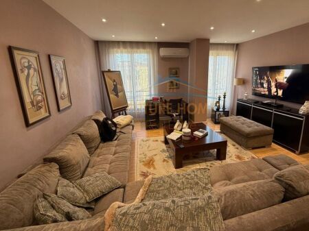 SHITET APARTAMENT 2+1 ZOGU I ZI