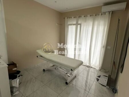 Rent | Business Premises | Commune of Paris | 650 €/month