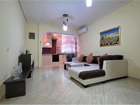Apartament 1+1 ne shitje , prane Kishes Ortodokse
