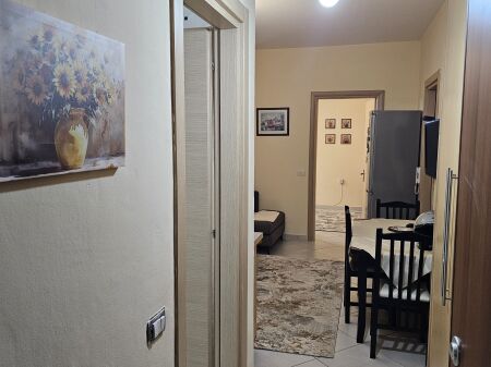 Apartament me Qira , prane Liqenit te Thate