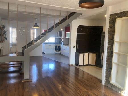 Jepet me qira duplex 2+1+2 prane Zogu Zi. 650 € /Muaj