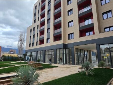 SERVICE UNIT FOR RENT – CORNER, ON THE MAIN ROAD IN PASKUQAN!