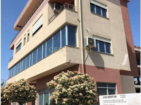 JEPET OBJEKT  + LOKAL ME QERA NE SHKOZET ! 2,300 € /Muaj