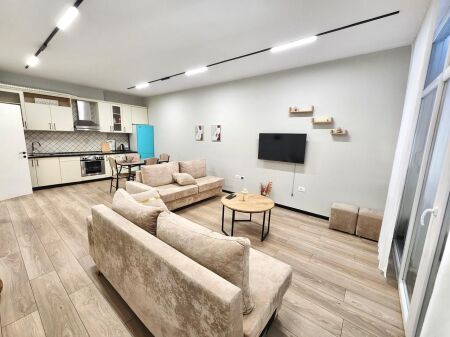 Me Qira Ap 2+1+2 Ballkone & 1🚾 ( Ish 7 Xhuxhat/ QENDËR - Mulliri Vjetër📍 ) Pallat i Ri 100m² Jug 🌞 600€