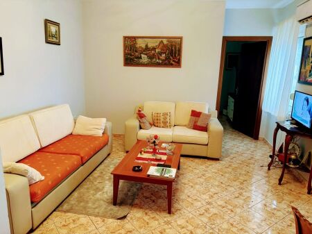 Jepet apartament 1+1 me qira tek Rruga e Kavajes