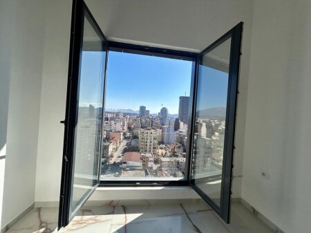 Apartament 2+1+2, Dy poste parkimi! Qira – Qendra e Tiranës!