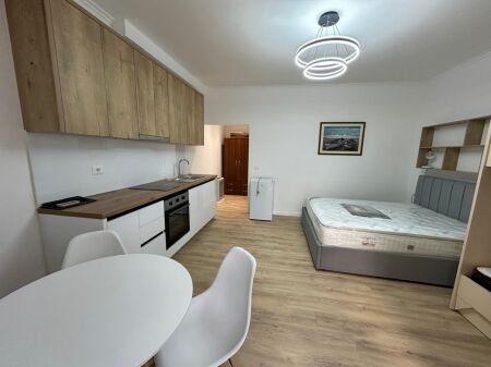 🏢Center, Barricades Street, studio apartment 40m2, furnished for rent. 50,000 LEKE    