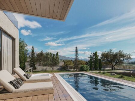 Vilë Ekskluzive për Shitje në Liqeni i Farkës