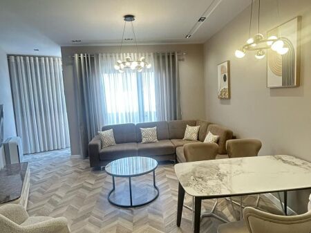 🏢 Shitet Apartament 2+1+2 – 9 Katëshet, afër Pazarit të Ri