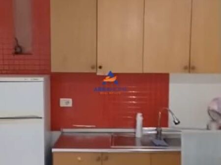 JEPET APARTAMENT ME QERA "1+1+BALLKON" 40000 LEKE