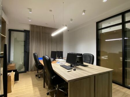 ZYRE ME QERA 200 M2 BULEVARDI ZOGU I PARE 270.000 LEKE