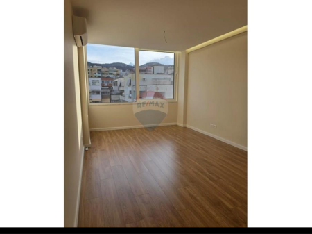 Apartament per shitje 1+1 tek Qendra Kristal