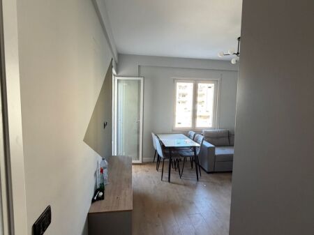 Shitet apartament 1+1 te shkembi kavajes