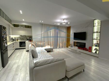 Shitet, Apartament 2+1+2, Prane Stadiumit Dinamo