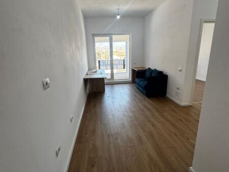 Shitet Apartament 1+1